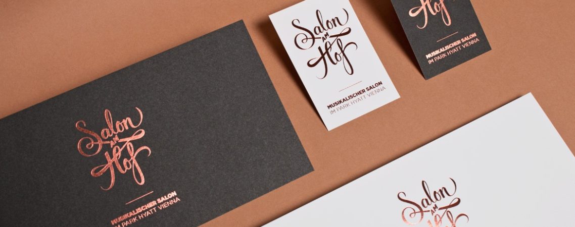 Produk cetak dengan finishing hotprint